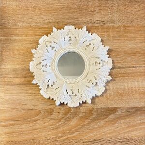 Elegant White Wall Mirror Decor